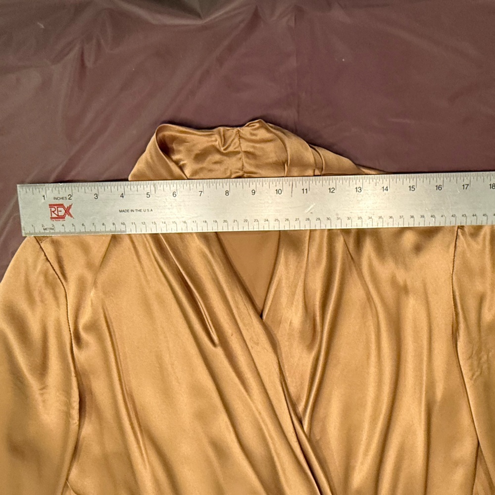 Dana Buchman Gold 100% Silk Cross Front V-neck Blouse Size 12/Large MSRP $325 - Picture 9 of 9
